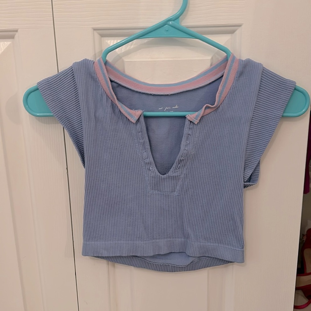 URBAN OUTFITTERS CROP TOP